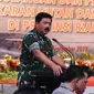 Panglima TNI Marsekal Hadi Tjahjanto memimpin rapat koordinasi penanganan Karhutla Riau. (Liputan6.com/M Syukur)