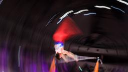 Pesenam Ceko beraksi pada nomor palang tunggal saat babak kualifikasi Kejuaraan Dunia Gimnastik 2025 di Indonesia Arena, Senayan, Jakarta, Minggu (19/10/2025). (Bola.com/Bagaskara Lazuardi)