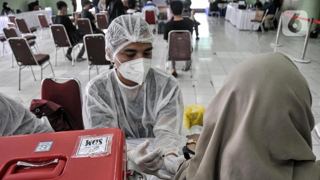 FOTO: Capaian Vaksinasi Booster COVID-19 Jakarta Masih Rendah