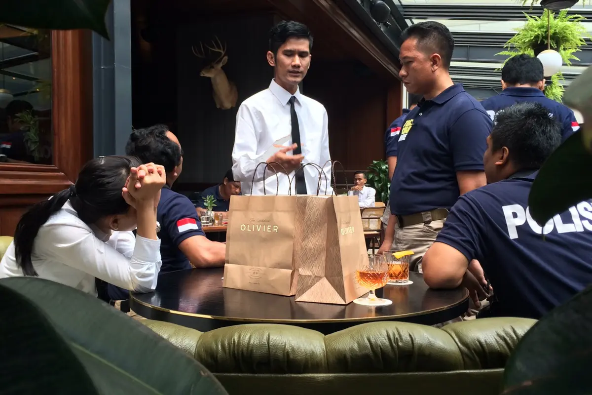 2 Teman Ngopi Peragakan Detik-detik Jelang Mirna Kejang-kejang