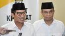 Sandiaga Uno bersama Anies Baswedan memberikan keterangan usai bertemu dengan petinggi PKS di kantor DPP PKS di Jalan TB Simatupang, Jakarta, Senin (6/3). (Liputan6.com/Yoppy Renato)