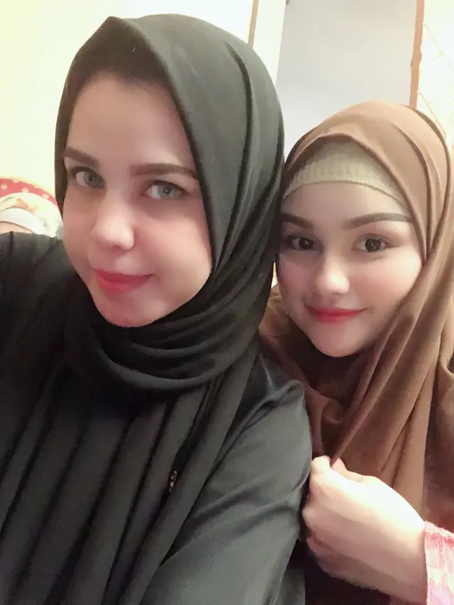 6 Potret Nurah Syahfirah Ibu Tiri Teuku Rassya saat Pakai Hijab, Cantiknya Maksimal