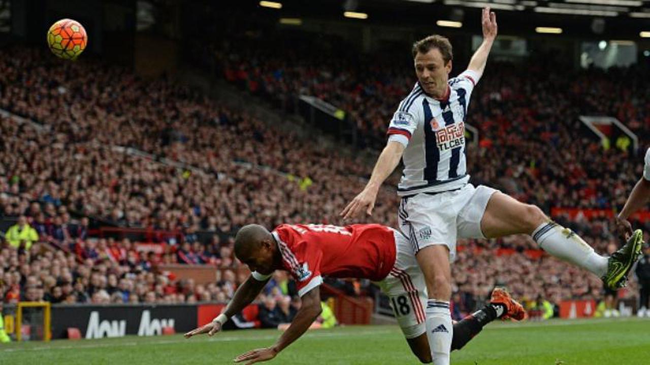 Manchester City Siap Tampung Bek Buangan MU