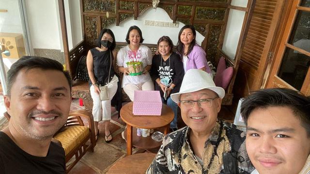 Dapat Kejutan dari 3 Keluarga, Ini 6 Momen Kejutan Ultah Dian Nitami ke-50