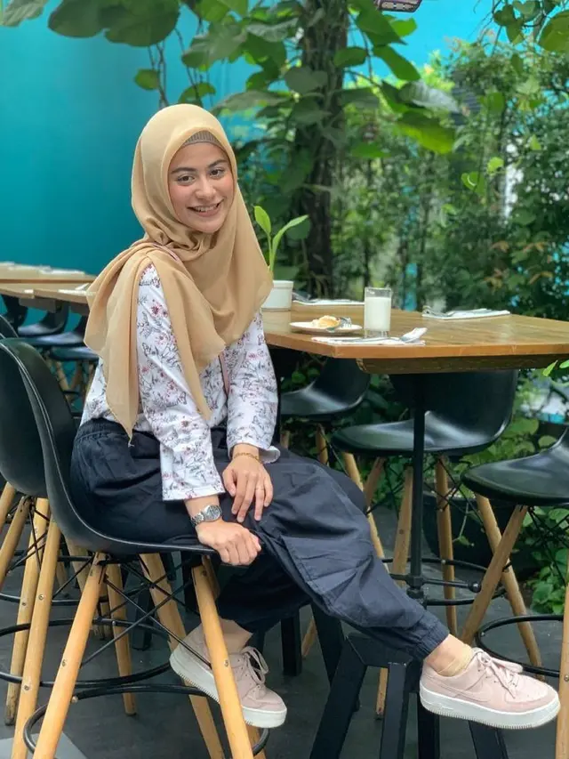 6 Gaya Betari Ayu Pakai Hijab Simpel Ini Curi Perhatian, Tetap Memesona