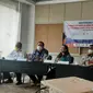 Konferensi pers lomba jurnalistik Organisasi Perburuhan Internasional (ILO) dan AJI Indonesia yang digelar di Jakarta hari ini, Selasa (14/12/2021). (Liputan6.com/Yopi Makdori)