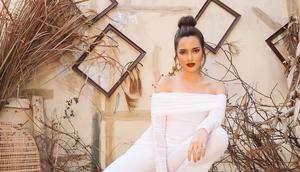 Nia Ramadhani yang telah menikah pada 2010 lalu dan dikaruniai tiga anak, selalu dipuji lantaran memiliki tubuh yang langsing dan ramping bak ABG.(Liputan6.com/IG/@ramadhaniabakrie)