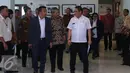 Ki-ka: Menpora Imam Nahrawi, Haryono Isman dan Menkominfo Rudiantara jelang rapat di Gedung Kementrian Koordinator bidang Pembangunan Manusia dan Kebudayaan Jakarta, Jumat (26/5). (Liputan6.com/Angga Yuniar) 