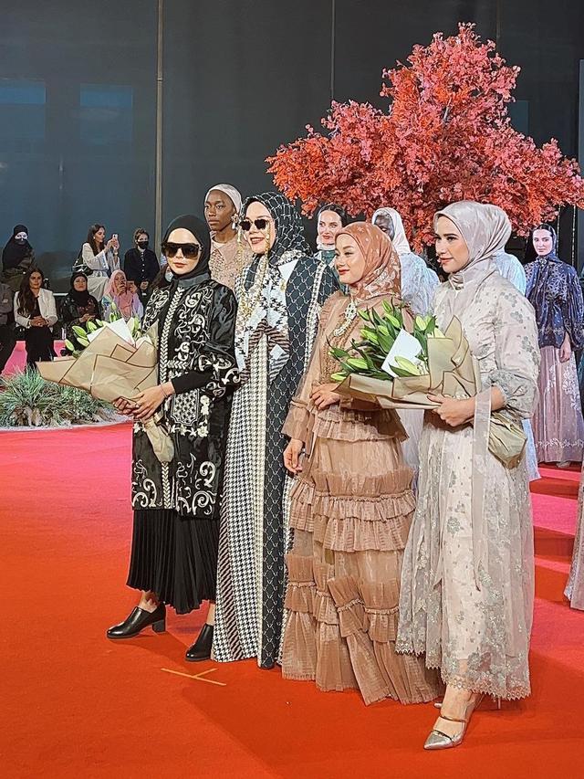 6 Momen Seru Dinda Hauw di Dubai, Kerja Sambil Liburan