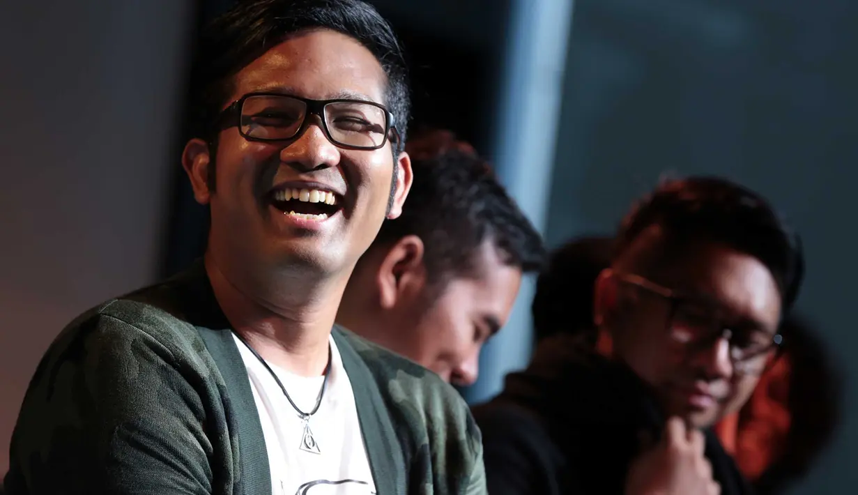 "Pilihan di Budapest Orchestra karena merupakan salah satu yang terbaik, selain di Vienna, itu Budapest.‎ Karena udah langganan Hollywood juga," ujar Irfan di Hard Rock Cafe, Jakarta Selatan, Senin (19/12). (Deki Prayoga/Bintang.com)