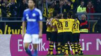 Video Highlights Bundesliga Jerman antara Borussia Dortmund melawan Schalke 04 yang berakhir dengan skor 3-2, Minggu (8/11/2015).