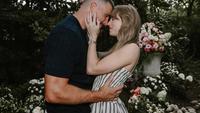 Taylor Swift at Travis Kelce's Kansas City Chiefs Game: Everything We Know