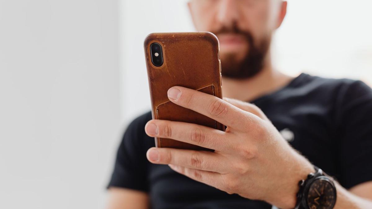 7 Warna Casing HP Favorit Orang Introvert Menurut Psikologi, Mana Pilihanmu