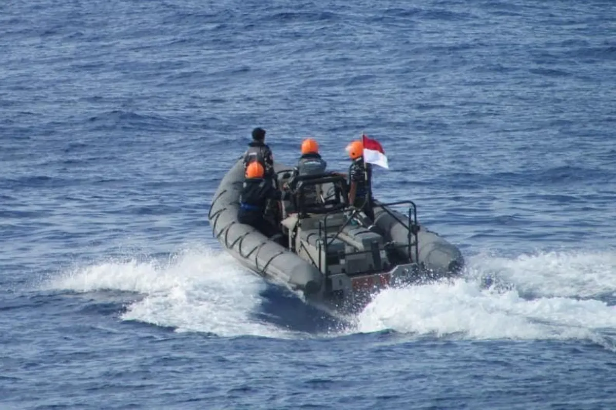 TNI AL ASelamatkan ABK WNA yang Tercebur di Laut Natuna