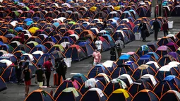 Suasana perkemahan peserta pada Festival Teknologi Campus Party di Sao Paulo, Brasil, Selasa (30/1). Campus Party tahun ini merupakan edisi ke-11. (Nelson ALMEIDA/AFP)