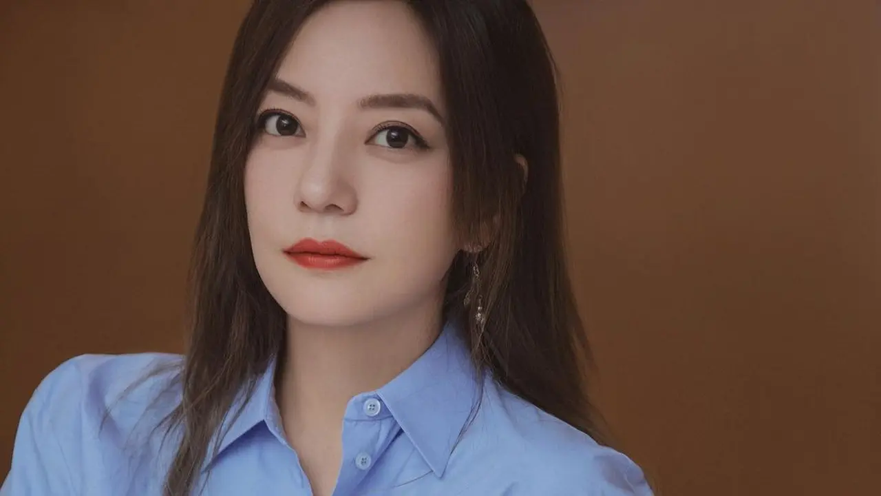 Vicky Zhao, atau Vicki Zhao, alias Zhao Wei, untuk Château Monlot. (Instagram/ vicki_zhaowei)
