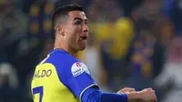 Pemain Al Nassr, Cristiano Ronaldo saat laga lanjutan Liga Pro Arab Saudi 2022/2023 saat melawan Al Ettifaq yang berlangsung di Mrsool Park, Riyadh, Arab Saudi, Minggu (22/01/2023). Al Nassr berhasil menang dengan skor 1-0 dan kini menempati puncak klasemen sementara Liga Pro Arab Saudi 2022/2023. (AFP/Fayez Nureldine)