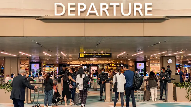 Bandara Changi Singapura kini menerapkan sistem imigrasi otomatis