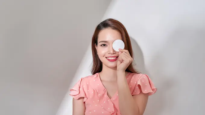 Micellar Water Pertama dengan Kandungan Rose, Bersihkan Wajah Plus Bikin Glowing!