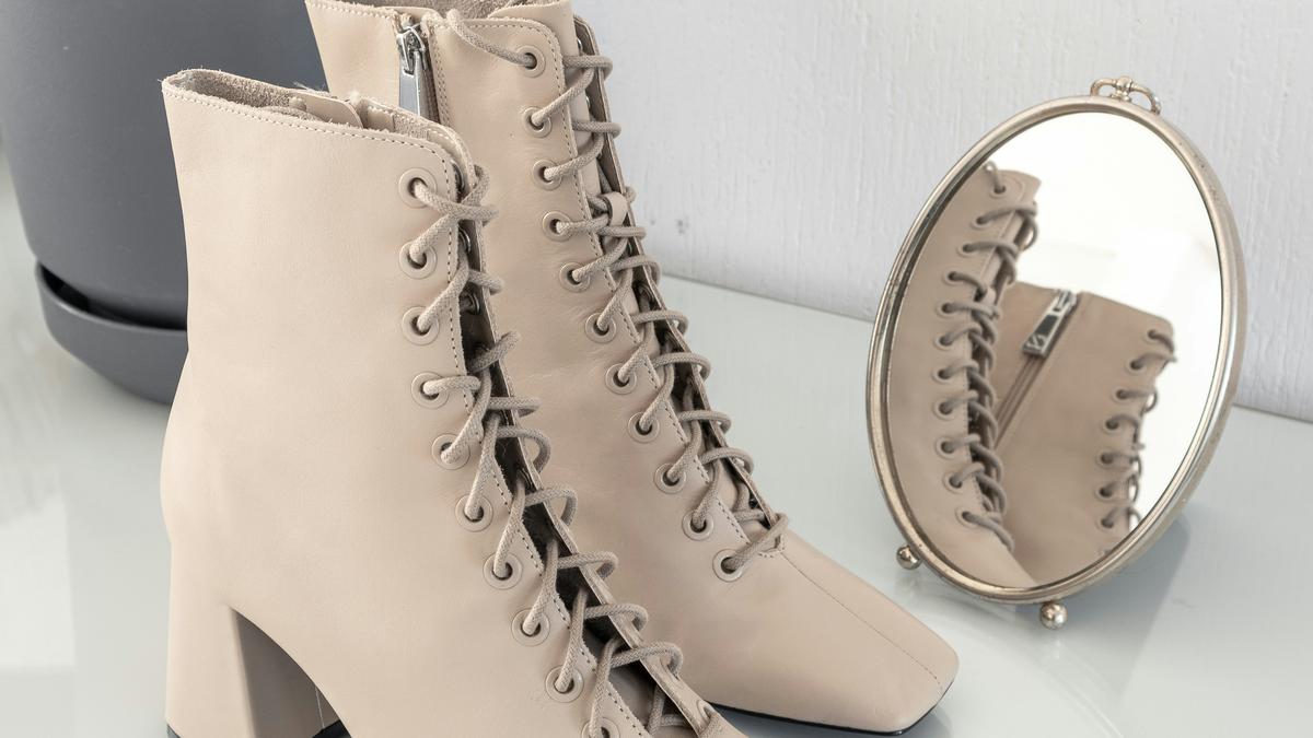 Tampil Memikat dengan Outfit yang Serasi untuk Sepatu Krem, Simak Pilihannya