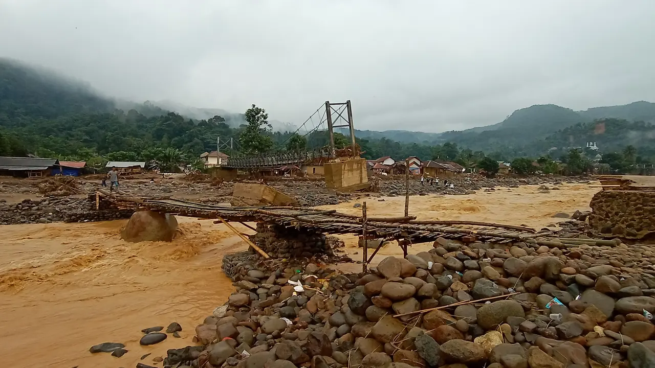 Banjir Bandang Lebak