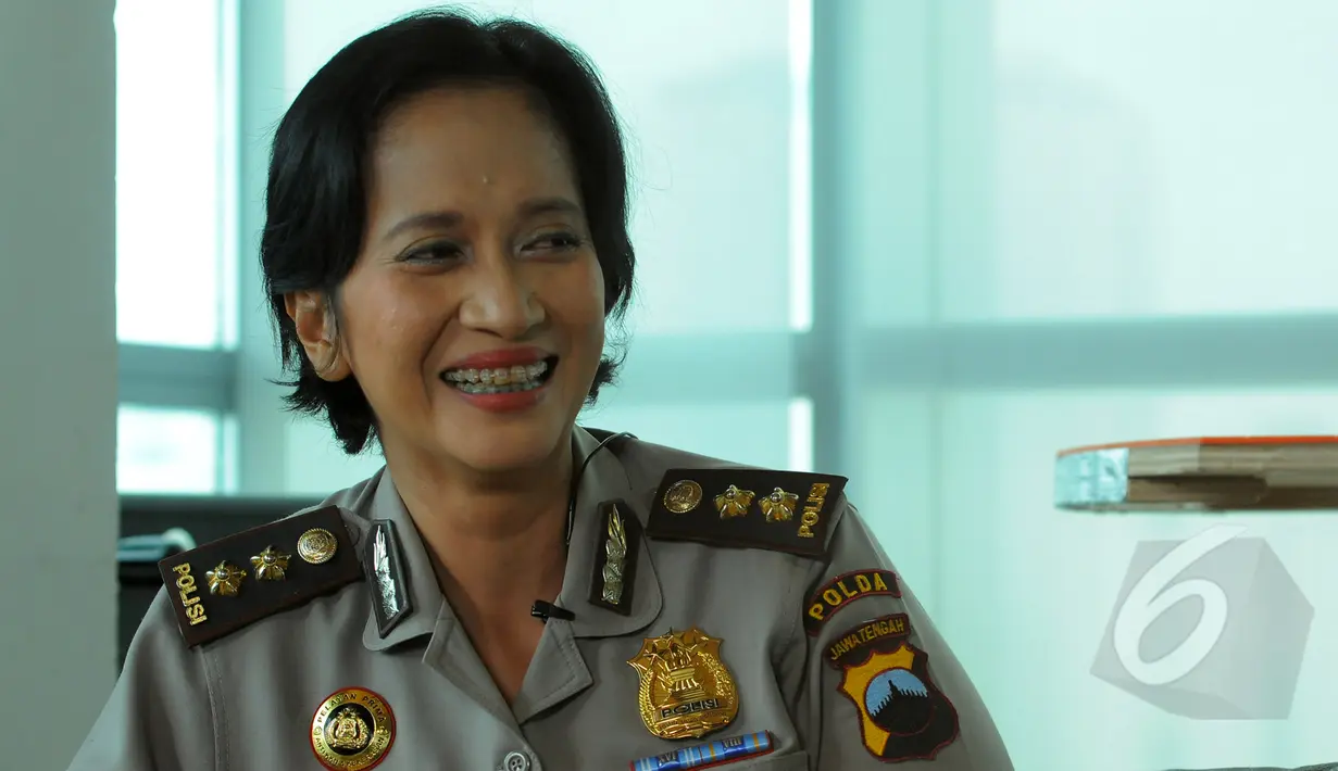 Sejumlah kasus besar pun pernah ditangani Hastry sejak ia masih menempuh pendidikan sebagai dokter spesialis forensik di Universitas Diponegoro, Semarang, Jawa Tengah, Jakarta, Kamis (12/3/2015). (Liputan6.com/Faisal R Syam) 