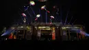 Penampilan seniman dalam pertunjukan visual mapping dan kembang api Isidro's Dream di Bolivar Square, Bogota, Kolombia, Sabtu (14/12/2019). Isidro's Dream digelar sebagai bagian dari perayaan Natal. (AP Photo/Fernando Vergara)