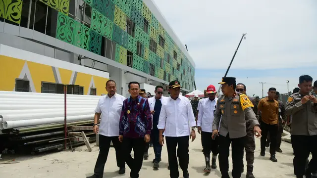 Tinjau Stadion Utama