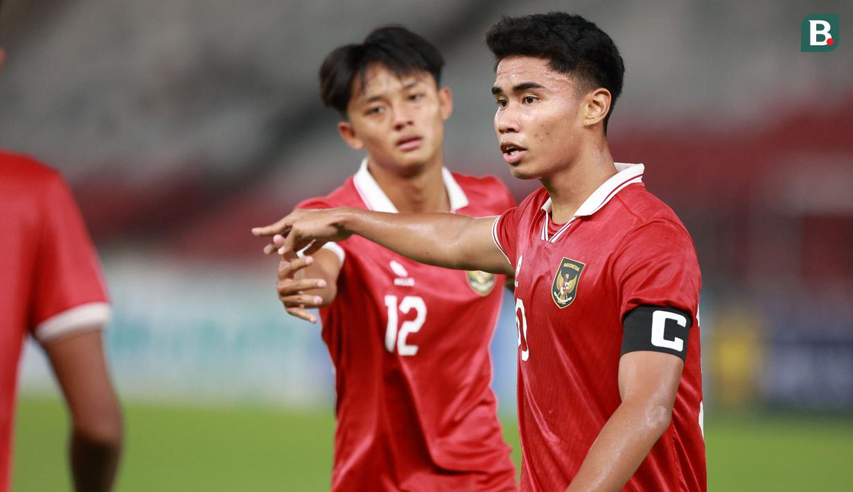 <p>Pemain Timnas Indonesia U-20, Muhammad Ferarri (kanan) pada laga International Friendly Match U-20 melawan Selandia Baru di Stadion Utama Gelora Bung Karno (SUGBK), Jakarta, Minggu (19/02/2023). (Bola.com/Ikhwan Yanuar)</p>