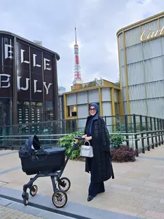 Syahrini ajak buah hatinya jalan-alan di Jepang di momen perdana Baby R mudik. (sumber: Instagram/princessyahrini)