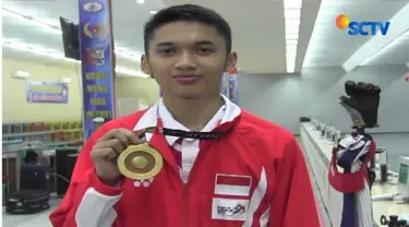 Naufal yang masih berusia 16 tahun ini sukses merebut medali emas menembak pada ajang Sea Games 2017. Sementara Adinda dua perunggu. 