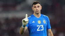 Kiper Argentina, Emiliano Martinez saat laga FIFA Matchday melawan Timnas Indonesia di Stadion Utama Gelora Bung Karno (SUGBK), Senayan, Jakarta, Senin (19/06/2023). (Bola.com/Bagaskara Lazuardi)