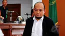 Novel Baswedan saat tiba untuk menjalani sidang praperadilan di PN Jakarta Selatan, Senin (25/5/2015). Sidang Novel ditunda hingga Jumat 29/5/ mendatang, karena tim kuasa hukum Polri tidak hadir. (Liputan6.com/Yoppy Renato)