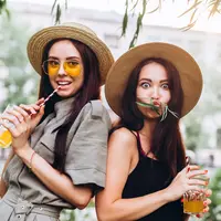 ilustrasi sahabat perempuan/AxelRudi/Shutterstock