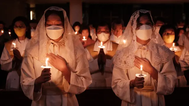 MIsa Malam Paskah di Gereja Santo Kristoforos Berlangsung Khusyuk dan Khidmat