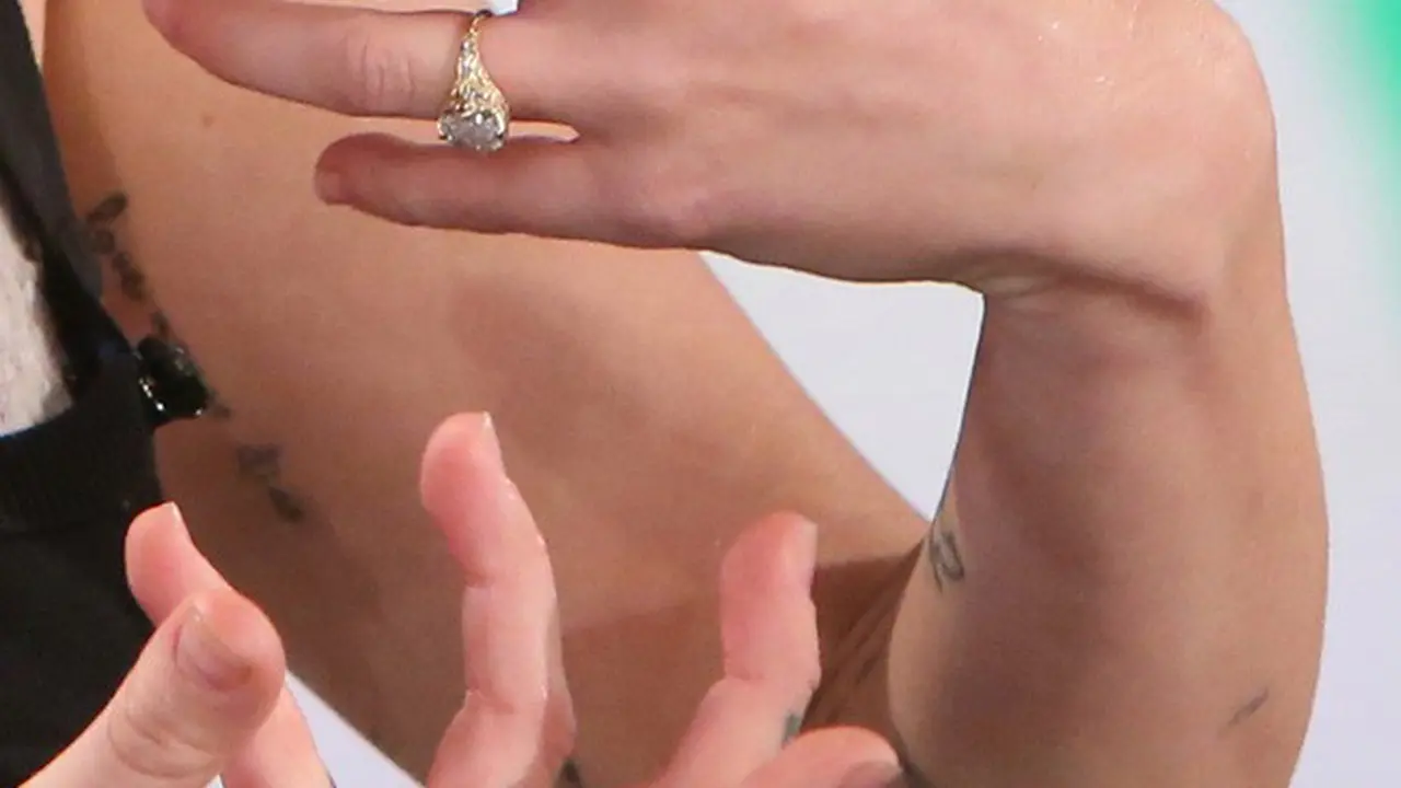 [Bintang] Miley Cyrus-Liam Hemsworth