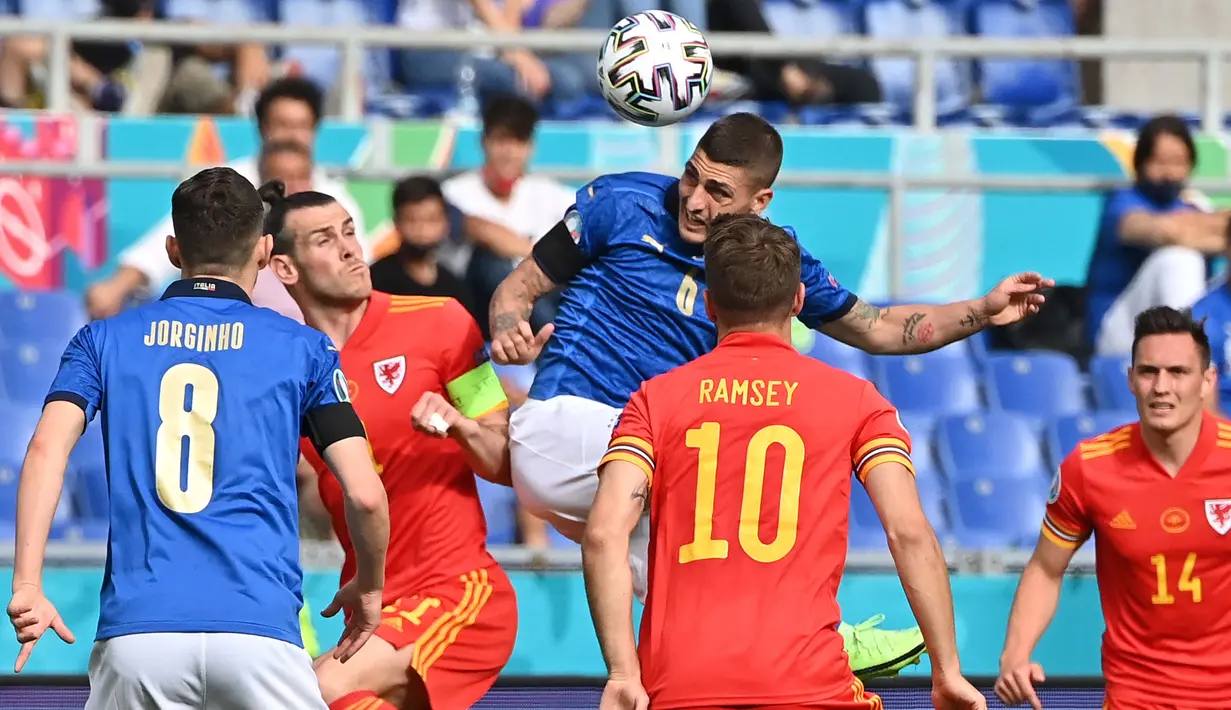 Kembalinya Marco Verratti ke starting lineup Italia telah menambah dimensi baru pada permainan timnas Italia. Pemain berusia 28 tahun itu telah membayar kepercayaannya dengan beberapa penampilan berkelas. (Foto: AFP/Pool/Andreas Solaro)
