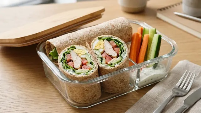 Wrap Ayam, Telur, dan Sayuran
