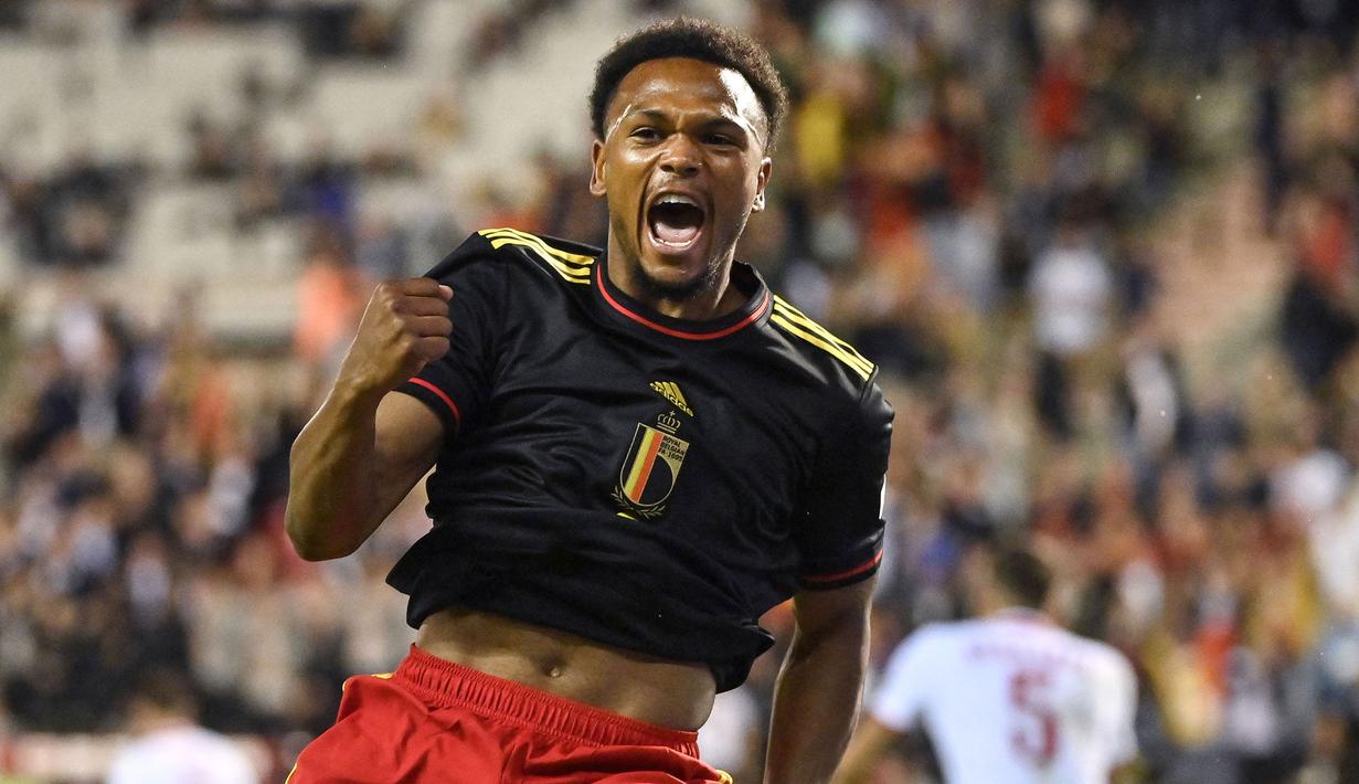 Penderitaan Lewandowski dkk bertambah usai Lois Openda membobol gawang Dragowski pada menit ke-90+3. Gol itu menjadi gol terakhir di laga tersebut dan membuat Belgia menang telak 6-1 atas Polandia. (AFP/Dirk Waem)