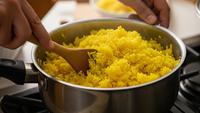 Cara Membuat Nasi Kuning untuk Ricebowl, Lengkap dengan Lauknya