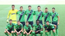 JURU KUNCI – Skuad Southampton dengan jersey kedua saat tampil di babak perebutan tempat ketiga turnamen Audi Quattro Cup di Stadion Red Bull Arena, Sabtu (11/7). (Bola.com/Reza Khomaini)