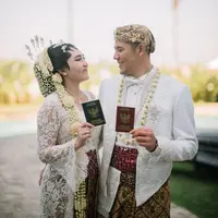 Via Vallen dan Chevra menikah (Instagram/viavallen)