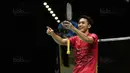 Tunggal putra Indonesia, Jonatan Christie, melakukan selebrasi usai mengalahkan pemain Thailand, Khosit Phetpradab, di Axiata Arena, Selasa (29/8/2017). Jonatan Christie menang 21-19, 21-10 atas Khosit Phetpradab. (Bola.com/Vitalis Yogi Trisna)