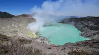 Pesona Api Biru Kawah Ijen.