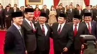 Presiden Jokowi melantik 6 menteri baru Kabinet Kerja untuk bertugas sampai 2019 mendatang, di antaranya 3 Menteri Koordinator.
