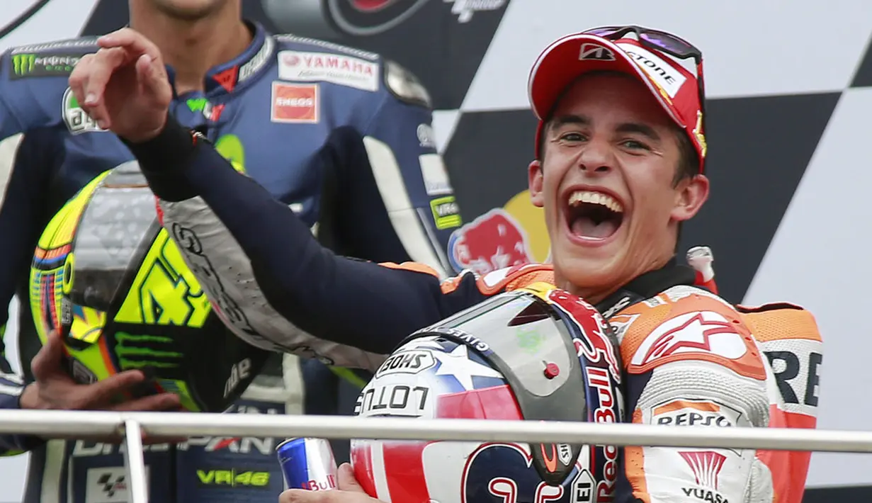 Salah satu ekspresi Marc Marquez saat merayakan kemenangan kesepuluhnya secara beruntun di ajang MotoGP 2014 di Sirkuit Indianapolis, AS, (10/8/2014). (REUTERS/Brent Smith)