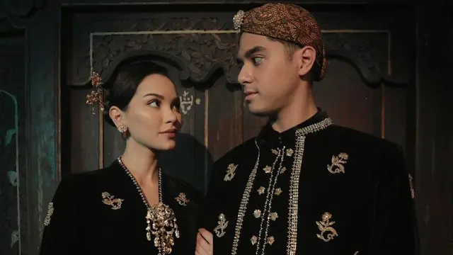 6 Gaya Pemotretan Al Ghazali dan Alyssa Daguise Kenakan Busana Adat Jawa, Serasi bak Prewedding