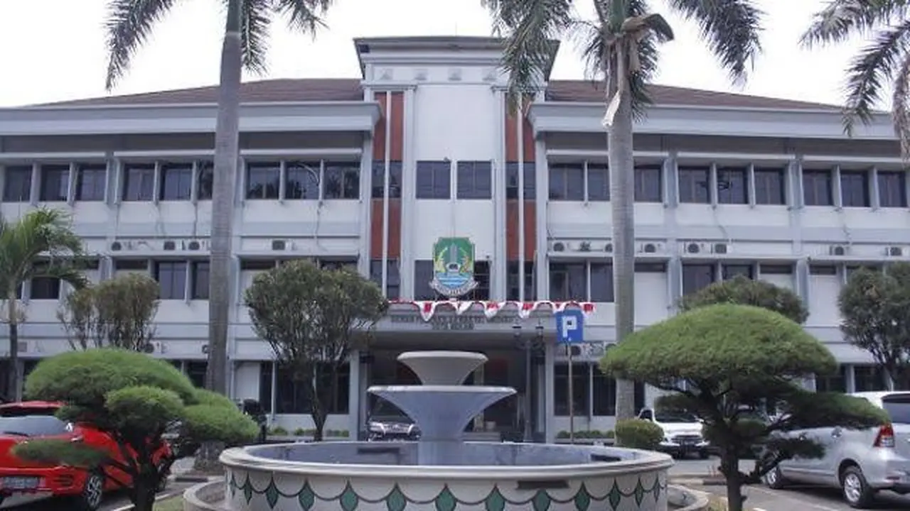 Ketua DPC PDIP Kabupaten Bekasi Soleman membeberkan seorang kepala dinas di Pemerintahan Kabupaten atau Pemkab Bekasi diduga berusaha melobi dirinya berkaitan dengan pengusulan nama Penjabat (Pj) Bupati pada Senin malam 3 April 2023.