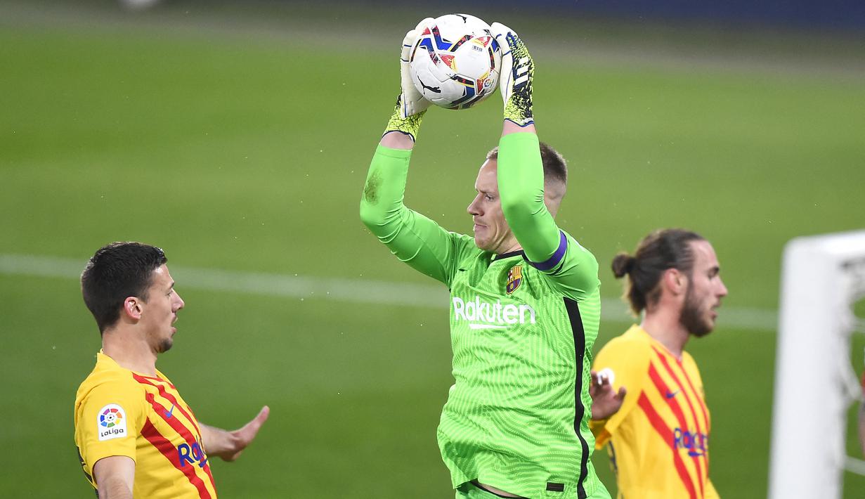 Marc-Andre ter Stegen. Kiper Jerman berusia 29 tahun ini didatangkan Barcelona dari Moenchengladbach pada 2014/2015 dengan harga 12 juta euro. Awalnya menjadi pelapis Claudio Bravo, hingga akhirnya jadi kiper utama usai Bravo hijrah ke Manchester City pada 2016/2017. (Foto: AFP/Ander Gillenea)