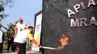 Prosesi pengambilan api dari Mrapen, Grobogan, Jawa Tengah untuk dijadikan obor ASEAN Paragames 2022. (Dok. ASEAN Paragames 2022)